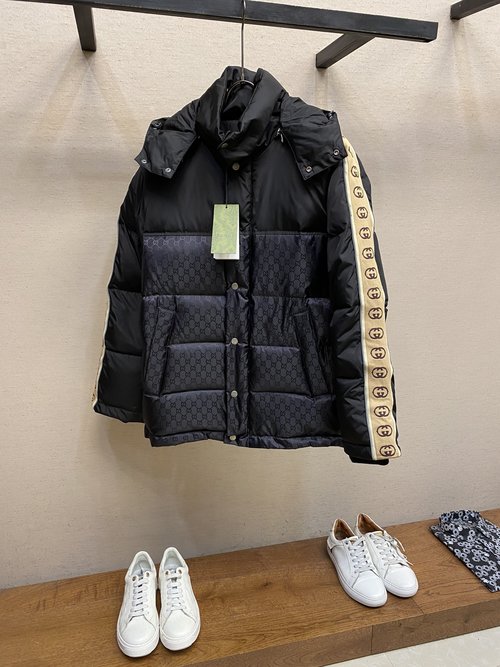 Gucci Luxury Reflective Striped Down Jacket with Embroidered Emblem