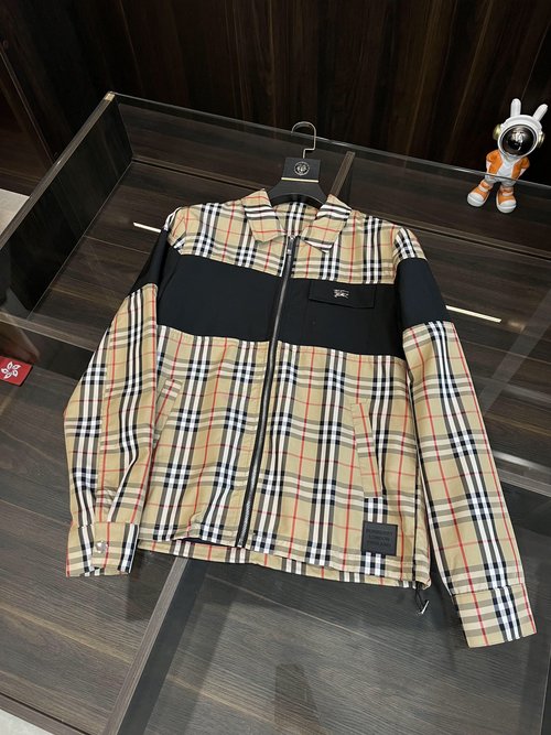 Burberry Comfortable Premium Jacket with Brand Elements