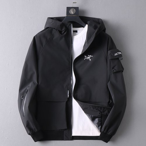 ArcTeryx Pre-sale Jacket with Three Labels and High Comfort