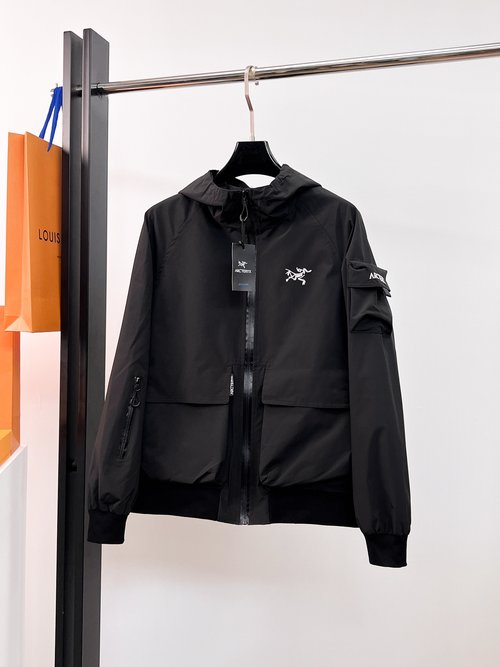 ArcTeryx Jacket with Exquisite Craftsmanship and Soft Feel