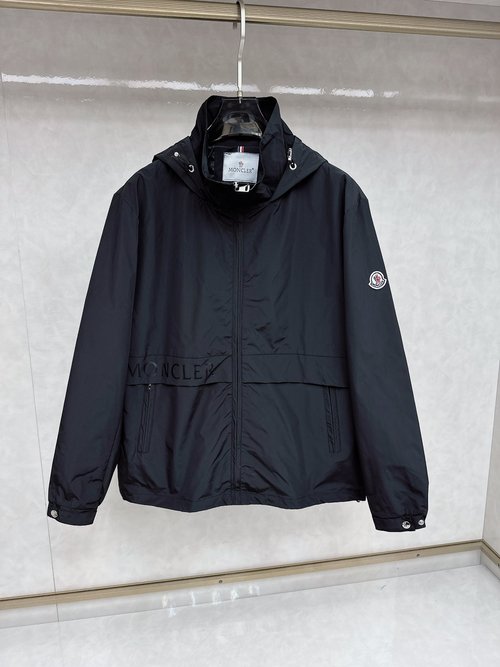 Moncler Breathable Custom Fabric Jacket with a Good Fit