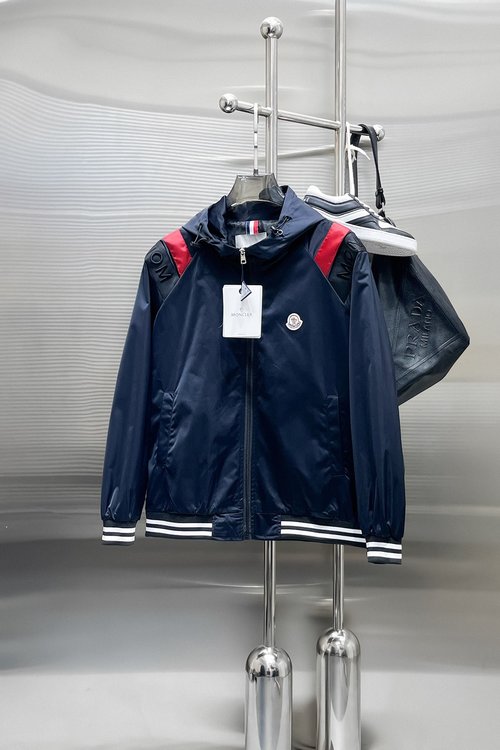 Moncler Reversible Jacket Offering Supreme Comfort and Exquisite Details