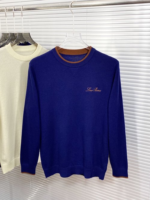 Prada Luxurious Wool-Cashmere Knit Sweater: Elegant and Timeless