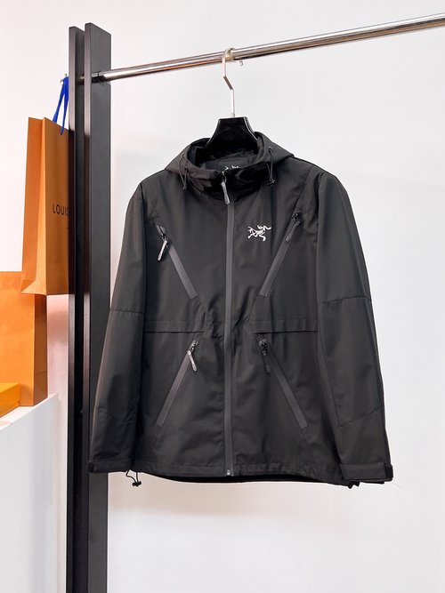 ArcTeryx Reversible Jacket Offering High Comfort and Perfect Fit