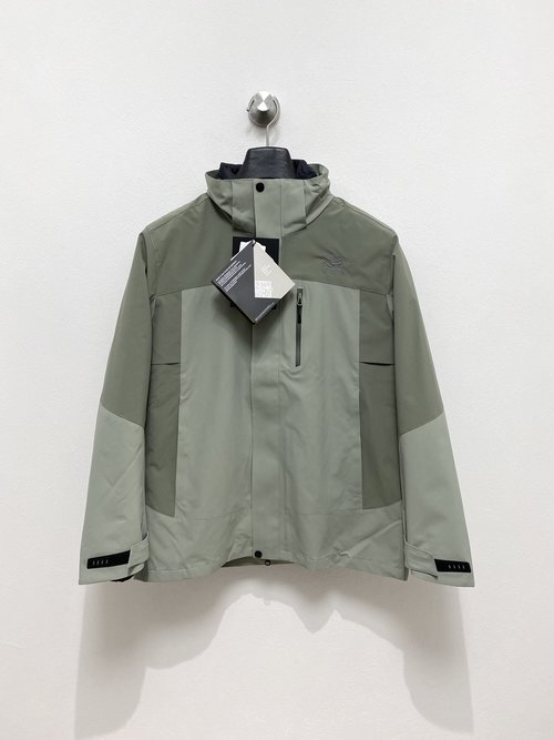 ArcTeryx Detachable Down Jacket with a Classic Logo