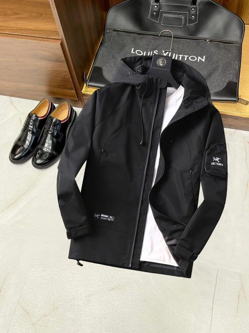 ArcTeryx Pre-sale Jacket with High Comfort and Good Fit