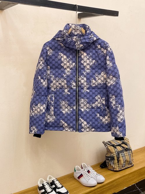 Gucci 90 Down-Filled Unisex Jacket with Stunning Logo