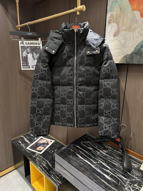 Gucci Premium 90% Down Jacket with Logo and Color Design