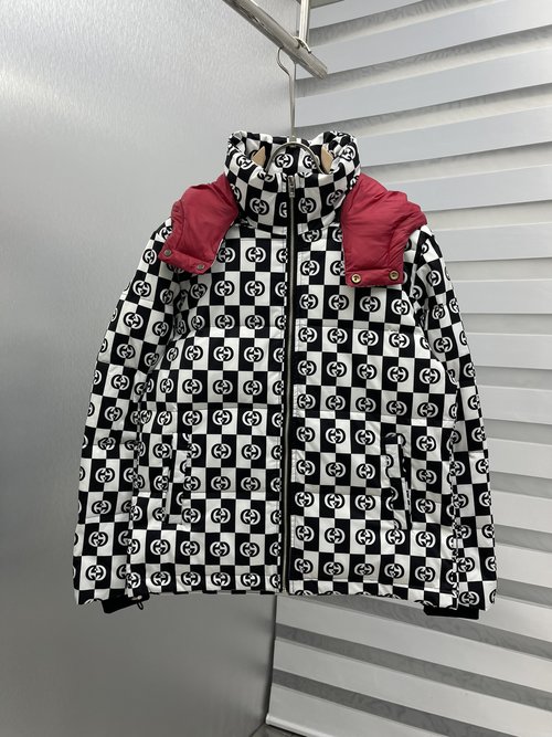 Gucci Premium 90-Down Jacket with Logo and Color Block