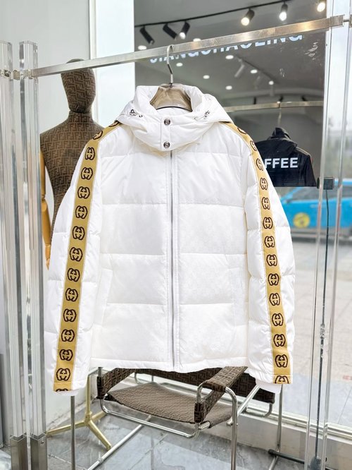 Gucci 90% Down Filled Jacket with Classic Logo and Color Block