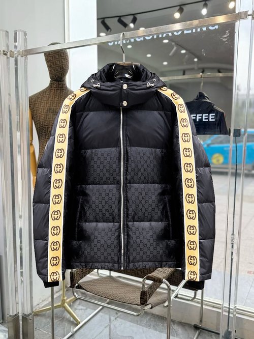 Gucci 90% Down Filled Jacket with Classic Logo and Color Block