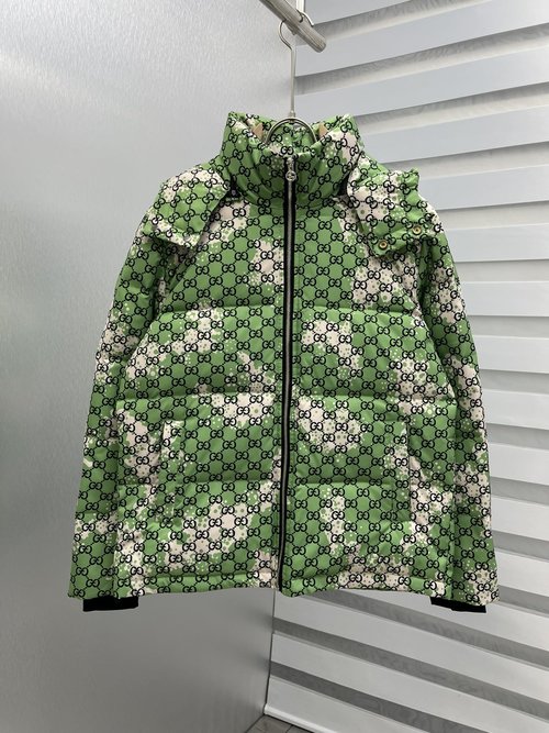 Gucci Premium 90% Down Jacket with Classic Logo
