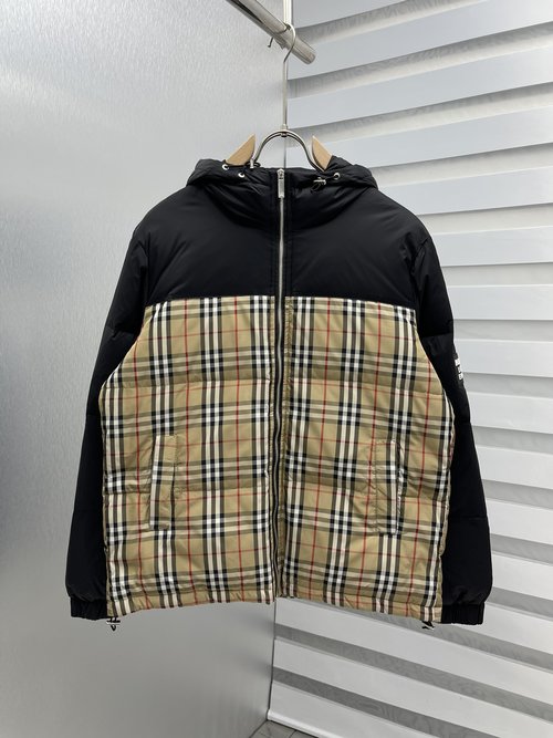 Burberry Premium 90% Down Jacket with Classic Logo and Color