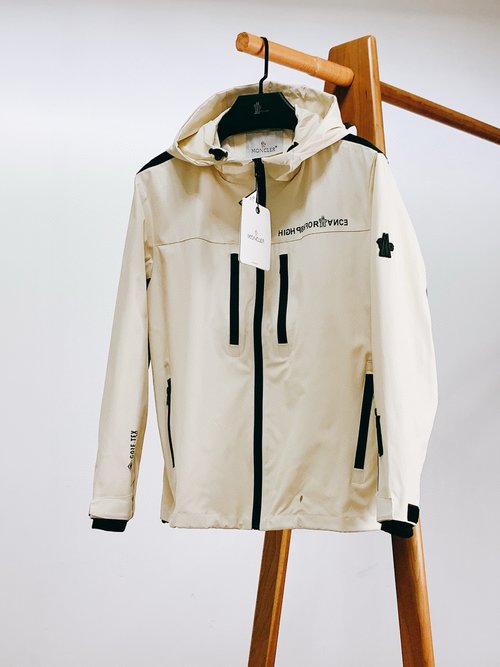 Moncler Premium Jacket with Breathable Fabric and Good Fit