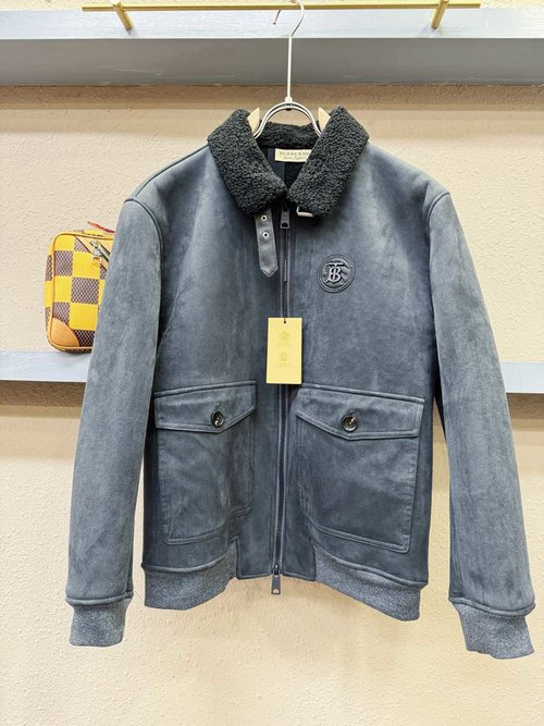 Burberry Stylish Fur-Integrated Garment with Vintage Charm