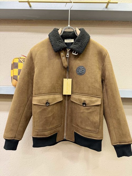 Burberry Stylish Fur-Integrated Garment with Vintage Charm