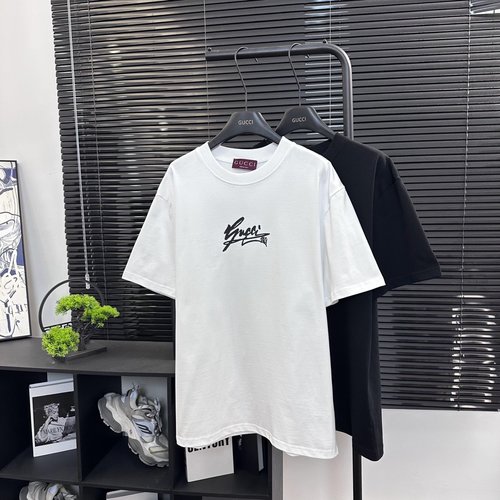 Gucci Cursive Letter Printed Short Sleeve T - Shirt