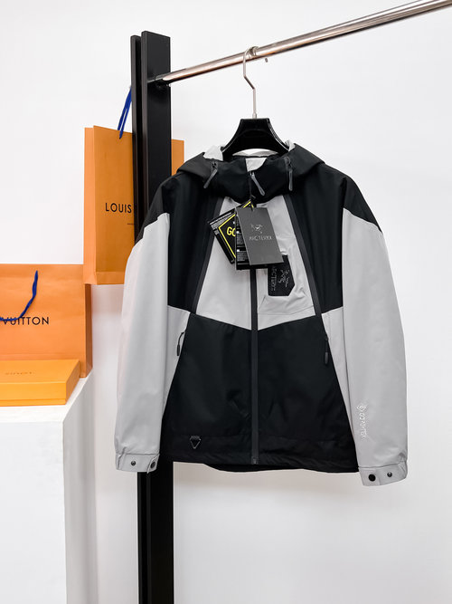 ArcTeryx Pre-sale Jacket: High Breathability, Perfect Fit