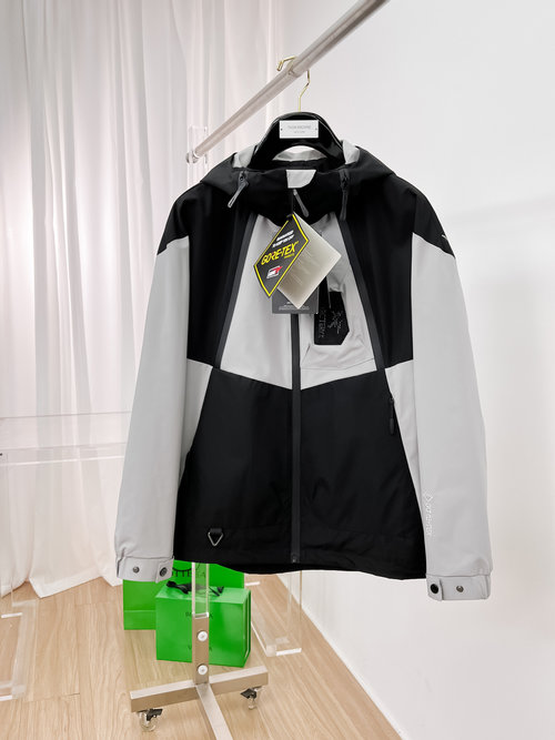 ArcTeryx Returnable Jacket with High Comfort and Good Fit