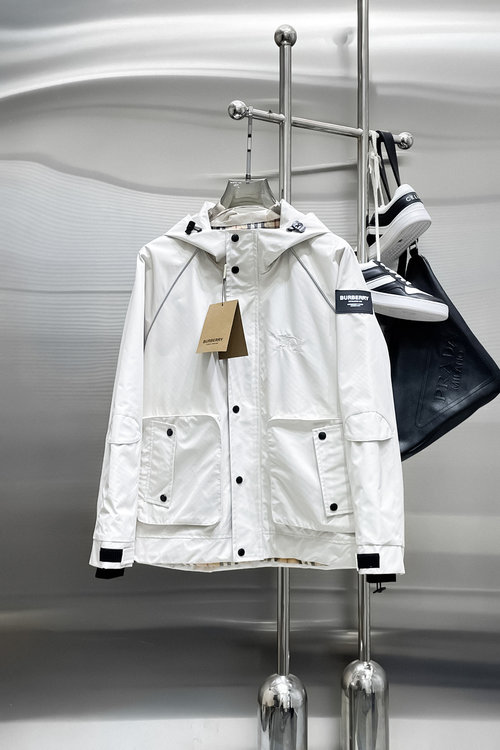 Burberry Pre-Sale Comfortable Jacket with Fine Details