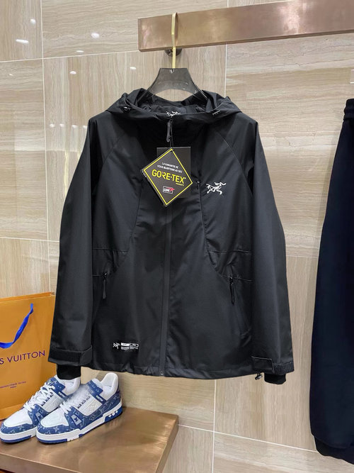 ArcTeryx Reversible Jacket with High Comfort and Good Fit