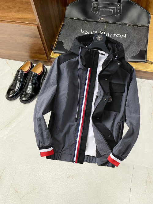 Moncler Premium Jacket with Breathable Fabric and Good Fit
