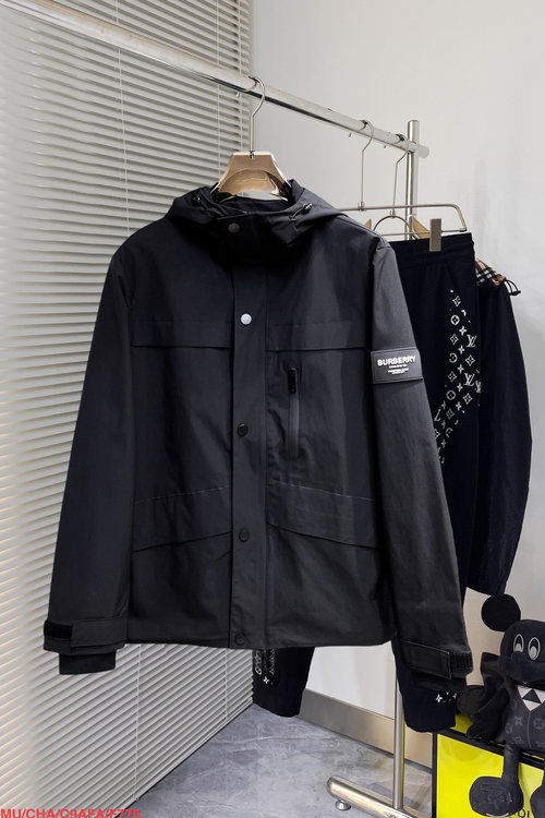 Burberry Premium Jacket: Incorporates Brand Elements, High Comfort