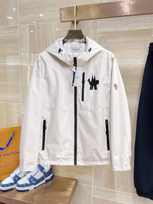 Moncler Premium Jacket with Breathable Fabric and Great Fit