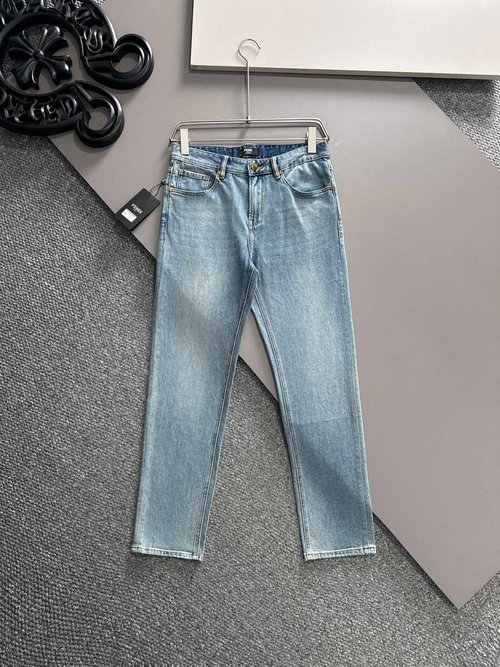 Fendi Returnable Jeans Compatible with Different Outfits