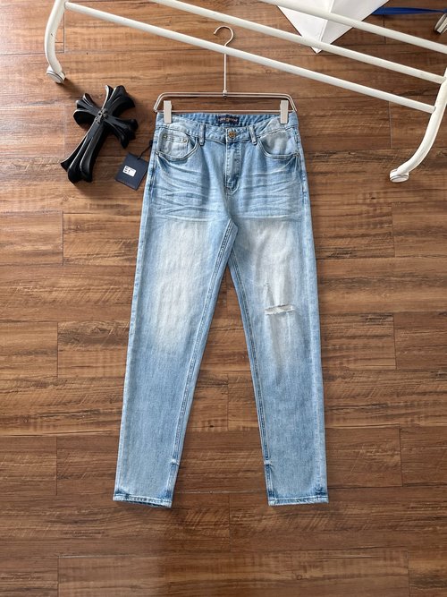 Louis Vuitton Jeans Suitable for All Occasions