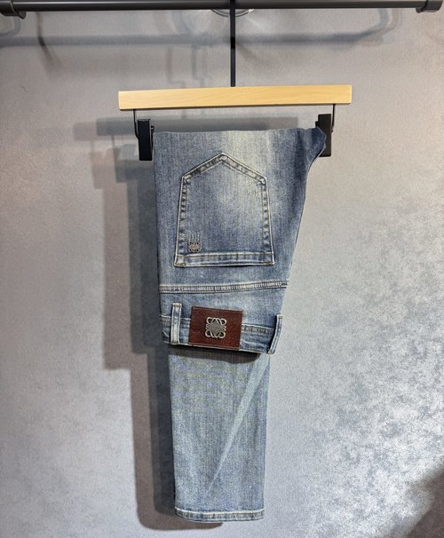 Loewe Comfortable Straight-Leg Jeans Made from Premium Tannin