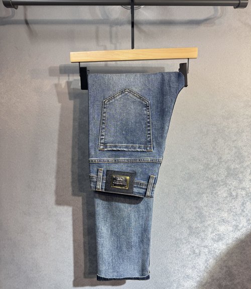 Dolce & Gabbana Comfortable and Stylish Straight-Leg Jeans