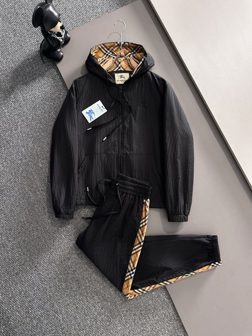 Burberry High - end Spliced Hooded Set