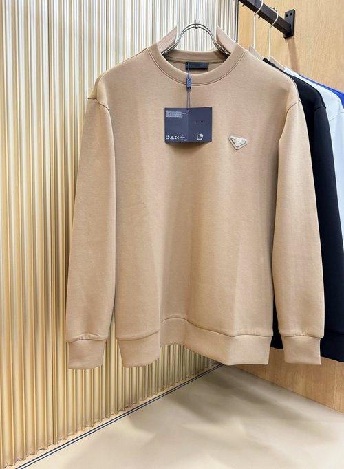 Prada Classic Logo Long-sleeved Sweatshirt, Soft and Versatile