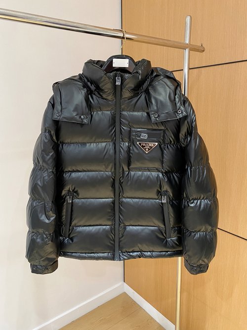 Prada Premium 90% Down Jacket with Logo and Color Design