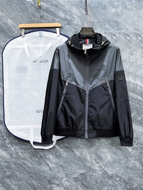 Moncler Reversible Jacket with High Comfort and Good Fit