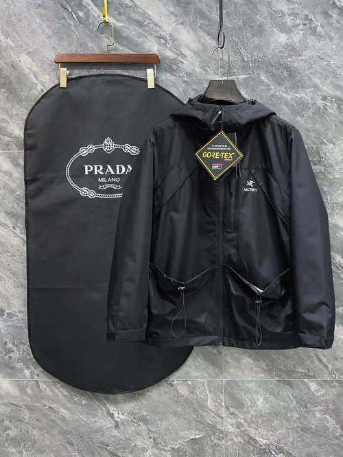 ArcTeryx Double-sided Jacket with High Comfort and Fine Details