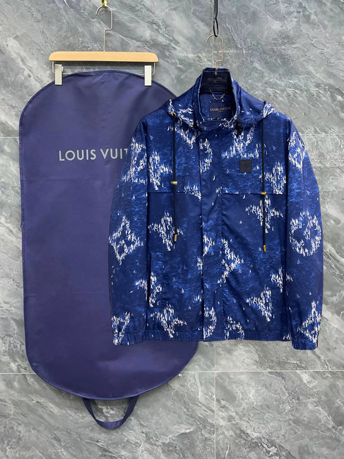 Louis Vuitton Premium Jacket with Breathable Fabric and Good Fit