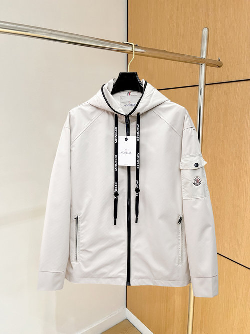 Moncler Full-labeled Jacket with High Comfort and Good Fit