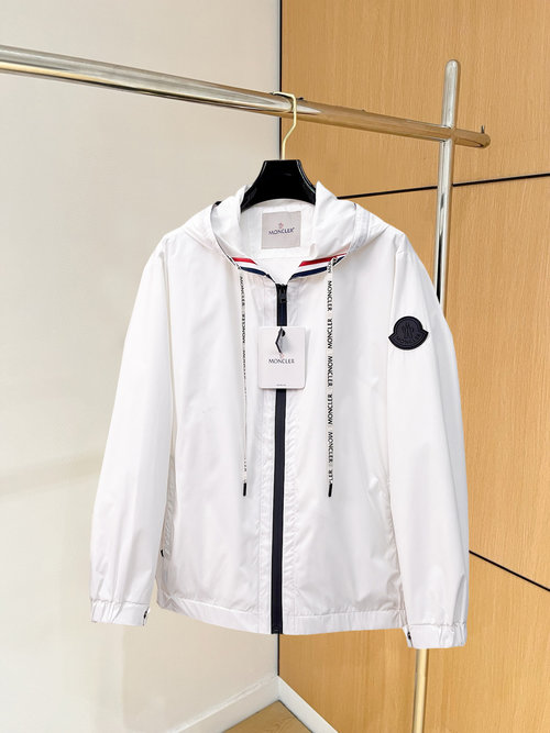 Moncler Reversible Jackets with High Comfort and Quality