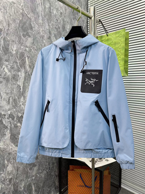 ArcTeryx Returnable Jacket Made of Premium Fabric with Great Fit