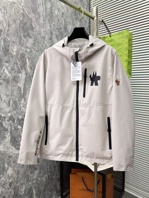 Moncler High - Quality Breathable Jacket with a Great Fit