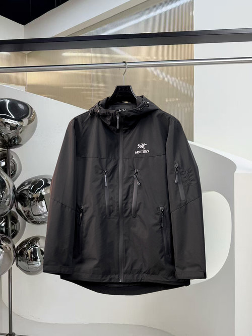 ArcTeryx Double-sided Wearable Jacket Offering High Comfort