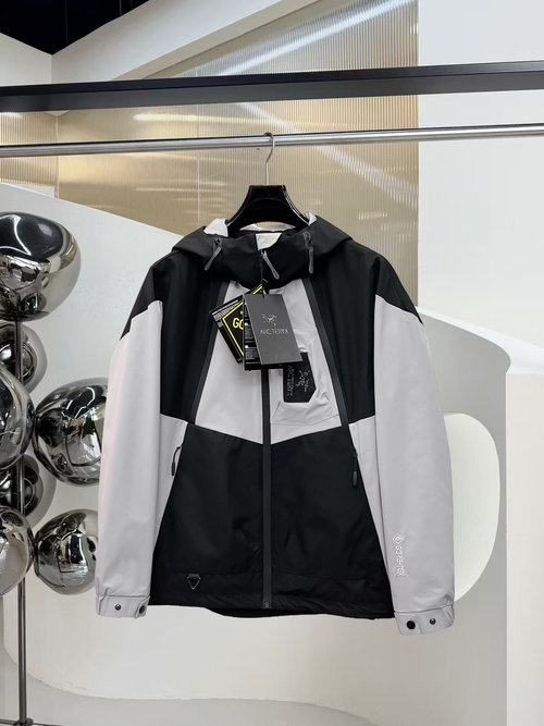 ArcTeryx Double-sided Jacket Ensuring High Comfort
