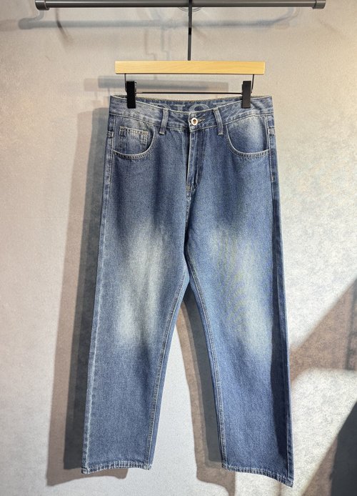Dior Comfortable Straight-Leg Jeans Crafted with Top-Notch Material