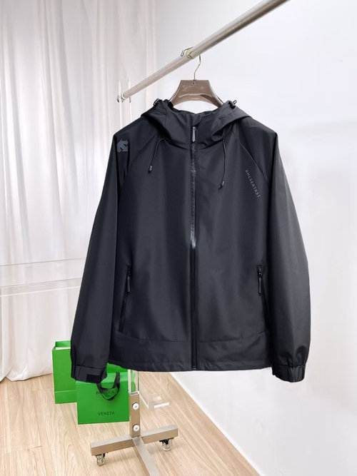 Descente Double-Sided Jacket with High Comfort
