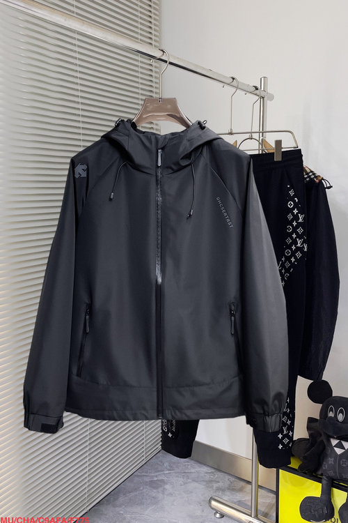 Descente Reversible Jacket with High Breathability and Good Fit