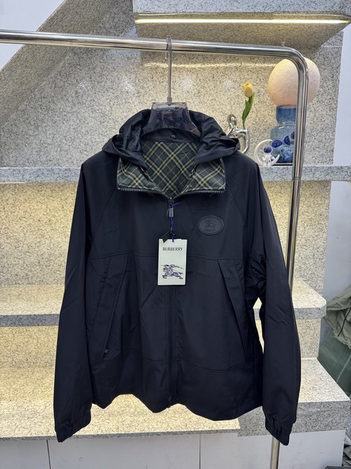 Burberry Double-Sided Wearable Jacket with High Quality