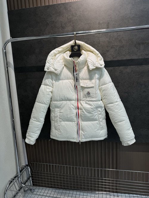 Moncler Fashionable Down Jacket with High - end Materials