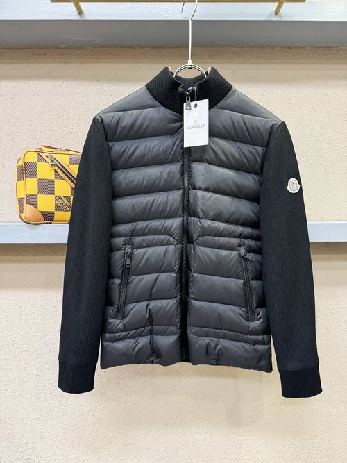 Moncler Fashionable Jacket, Good Details, Warm No Bulk